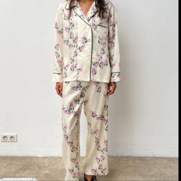Zara Piped Printed Matching Set Pajamas Long Sleeve Size Small - Picture 1 of 5